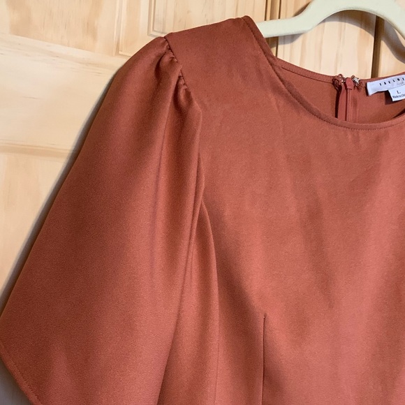 This is the perfect family portrait top for anyone - Picture 3 of 6